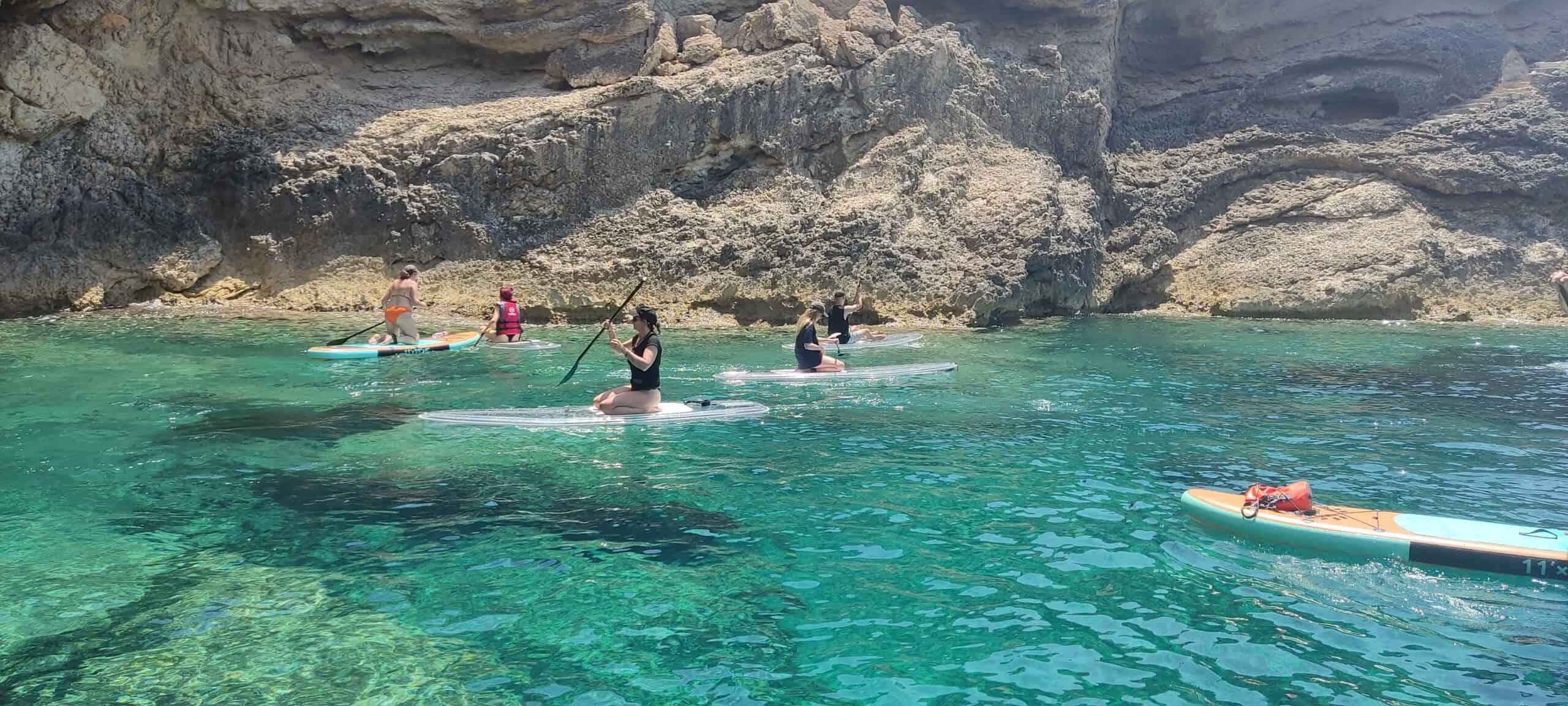 Tour en grupo paddle surf Ibiza tablas transparentes